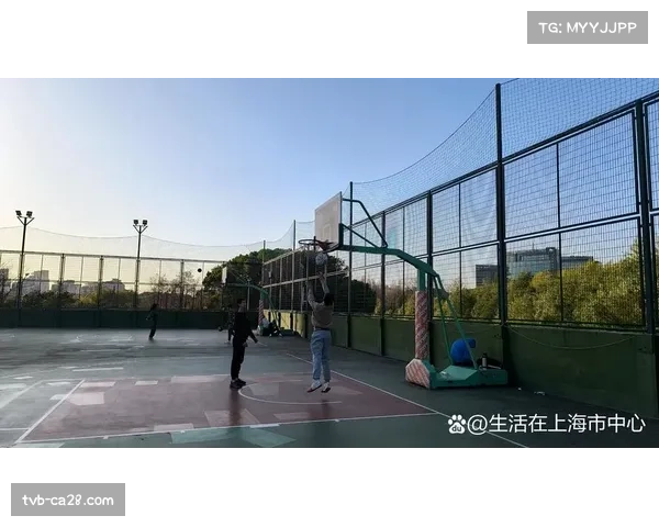 当地市政府组织活动，号召市民前往球场支持处于保级区的家乡球队